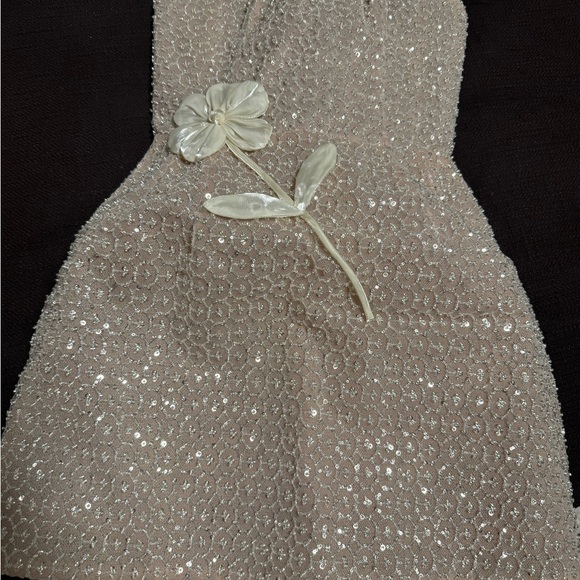 Chic Strapless Pink Dress with Floral Accent - Picture 3 of 4